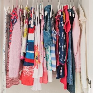 GIRL 2t-16 MYSTERY CLOTHING/SHOE BOX W/FREE GIFT